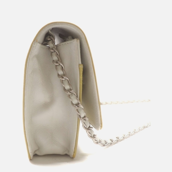 CHANEL Yellow Patent Leather Wallet on Chain - Picture 3 of 10